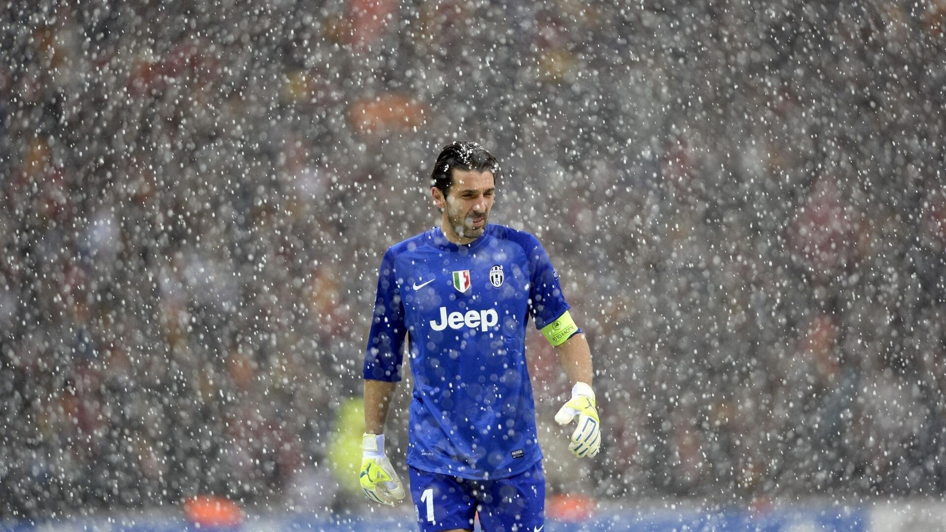 综合格斗巨星卫冕战创收视纪录,赛后呼吁推动格斗运动规范化发展