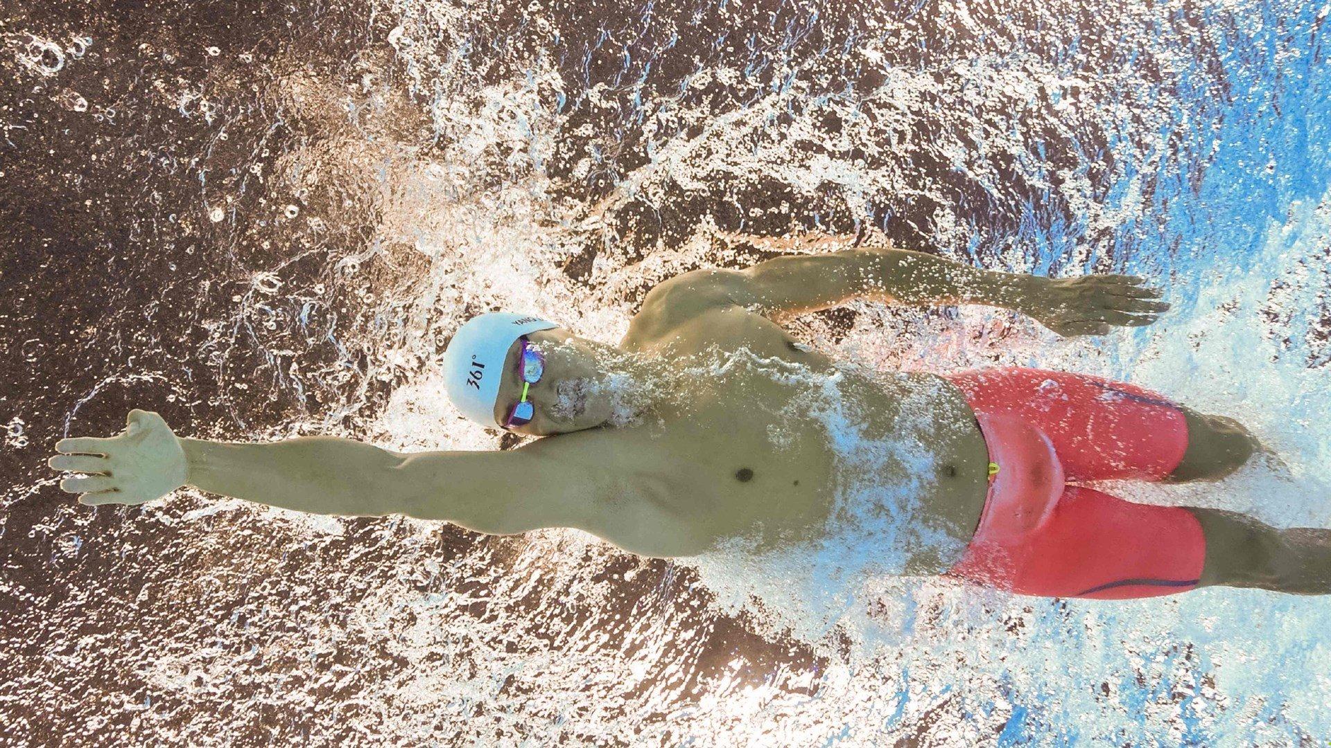 综合格斗巨星卫冕战引爆全球,五回合激战奠定传奇地位